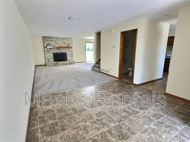 Building Photo - 40 Maple Ln