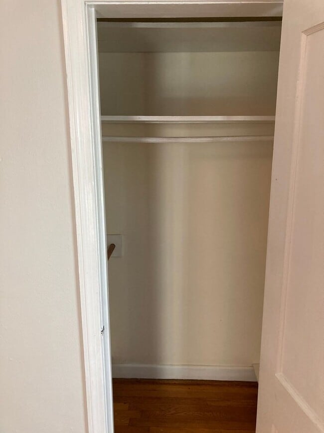 Building Photo - Meadowbrook