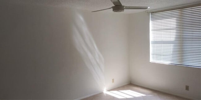 Building Photo - 9340 Lagoon Pl