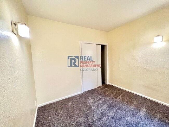 Building Photo - 594 S Ogden St