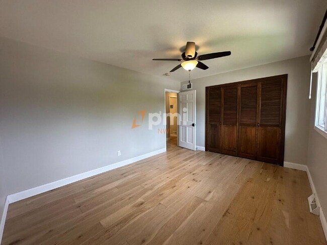 Building Photo - 9604 Walnut Dr