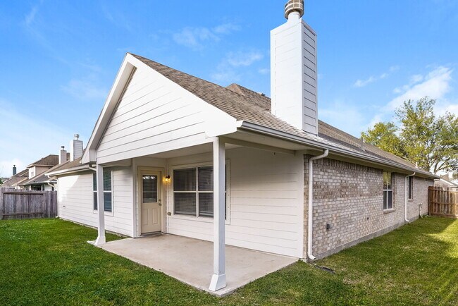 Building Photo - 403 Magnolia Estates Dr