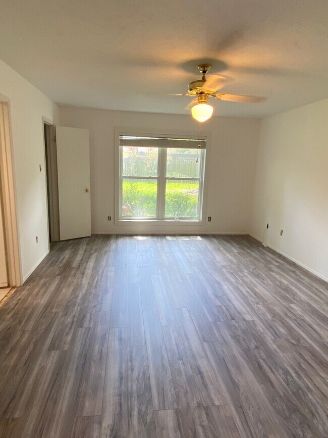Building Photo - 3706 Hill Springs Dr