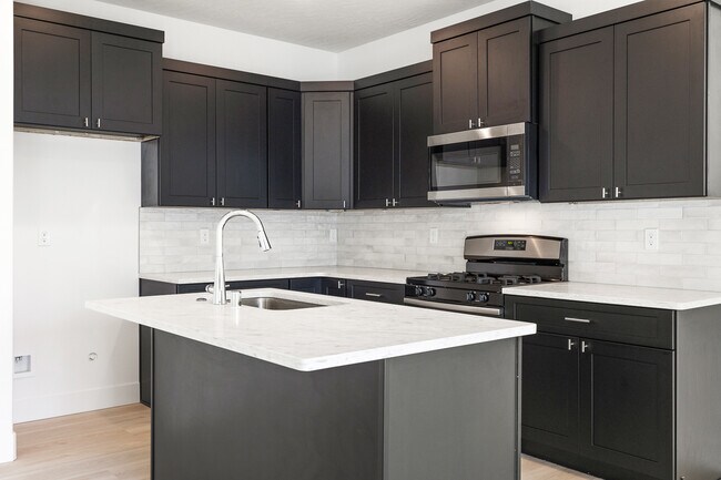 Building Photo - 1162 S Underwood Pl