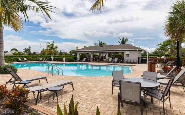 Building Photo - 374 Spg Hl Lk Lp