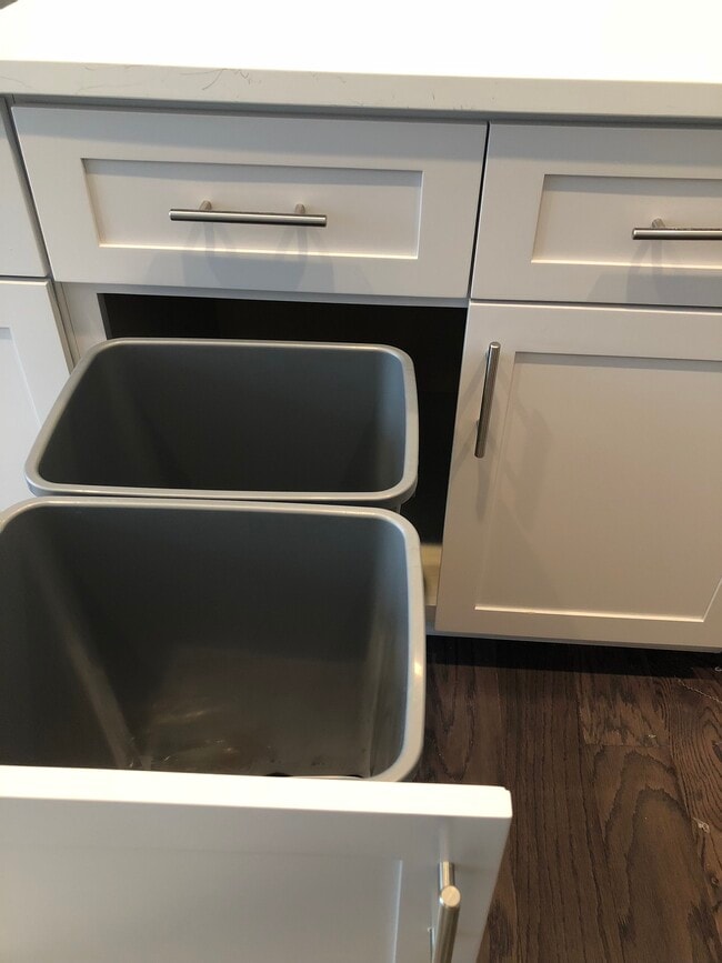 Building Photo - 509 Rosedale Ave