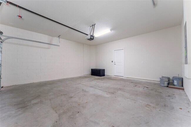 Building Photo - 7336 Oakmoss Loop