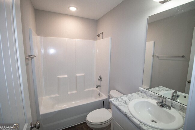 Building Photo - 139 Callaway Cres