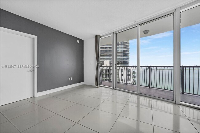 Building Photo - 1750 N Bayshore Dr