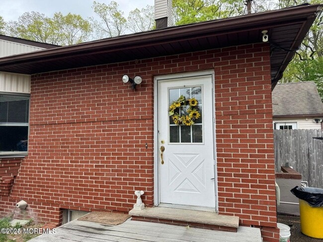 Building Photo - 405 Glenn Rd