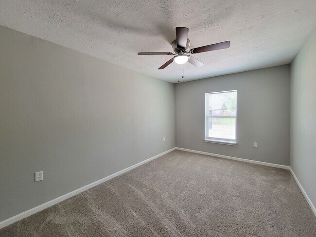 Building Photo - REMODELED 4 BEDROOM 2 BATH LEASE HOME IN HOUSTON