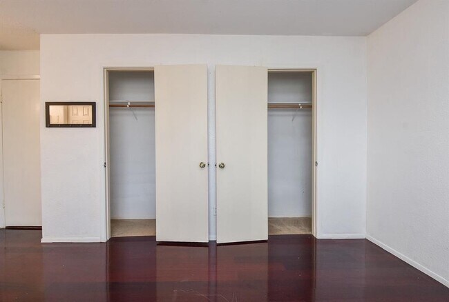 Building Photo - 8405 Wilcrest Dr