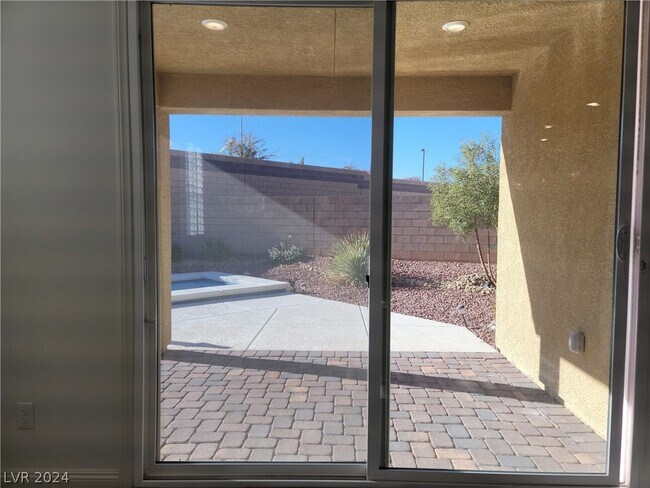 Building Photo - 9149 Cocowoods Pl