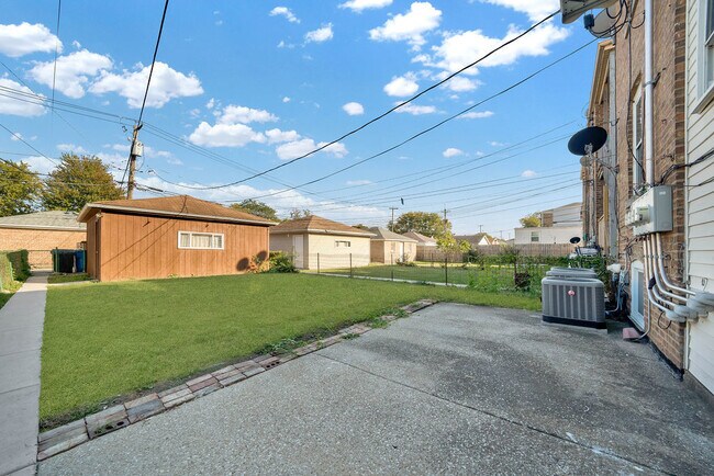 Building Photo - 5527 S Mason Ave