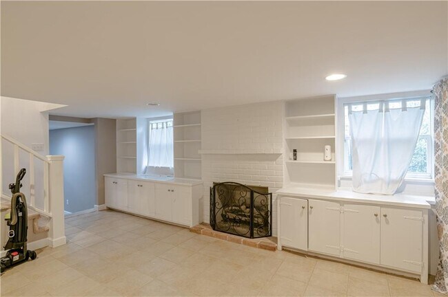 Building Photo - 324 Dalewood Dr