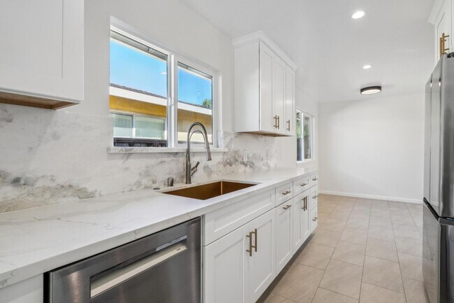 Building Photo - 700 Gull Ave