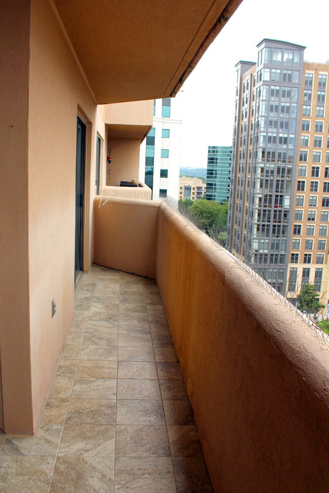 Building Photo - 1301 N Courthouse Rd