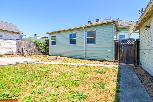 Building Photo - Lovely Home | Desirable Location