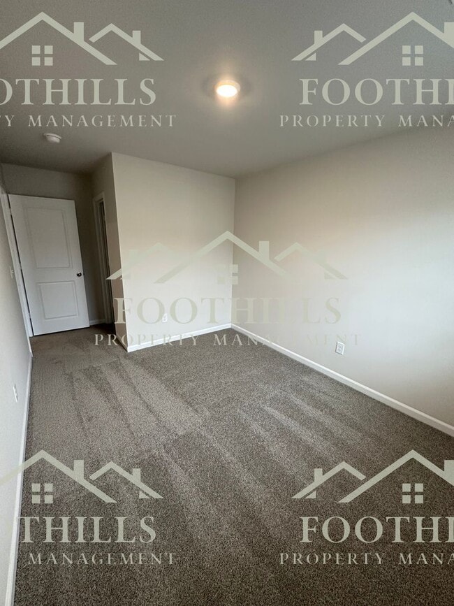 Building Photo - 104 Lowland Dr