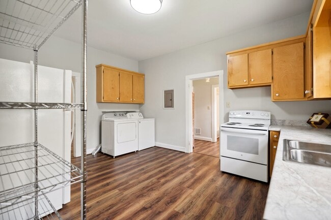 Building Photo - Totally Updated 3 Bed 1 Bath in Old West D...