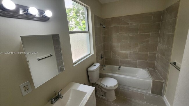 Building Photo - 829 SW 3rd St