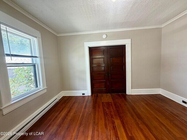 Building Photo - 715 Alder St