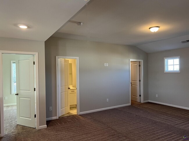 Building Photo - 401 Tivoli Wy