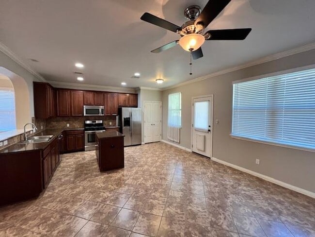 Building Photo - Executive One Story / 4 bedroom / Reserve ...