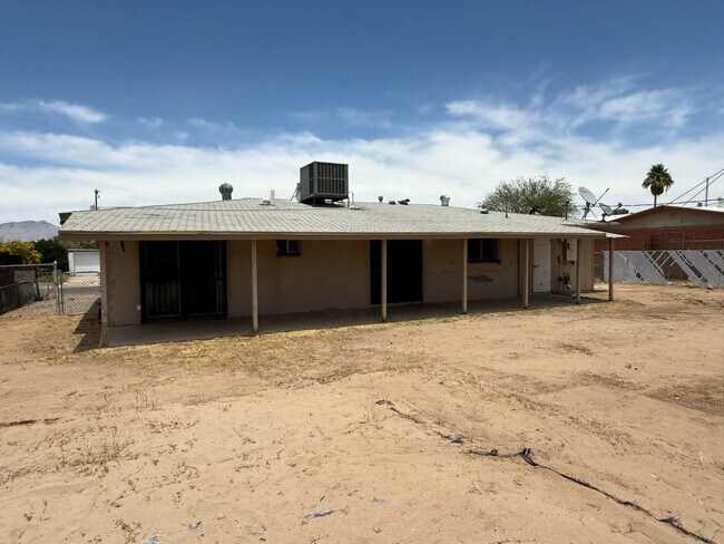 Building Photo - 6864 E Nelson Dr
