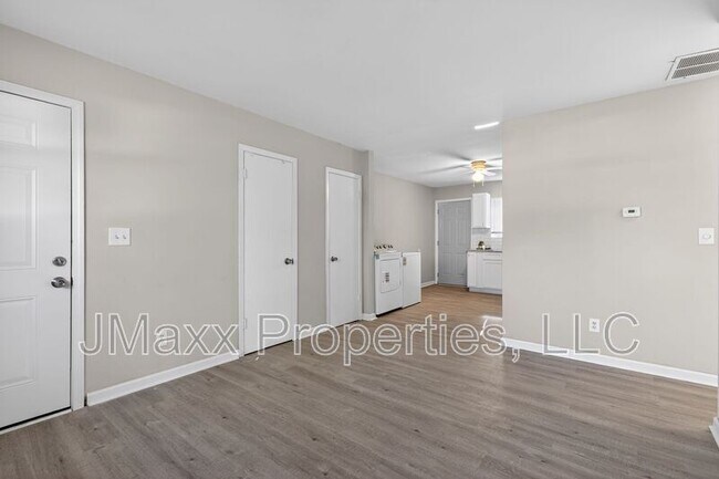 Building Photo - 7 Roper Dr