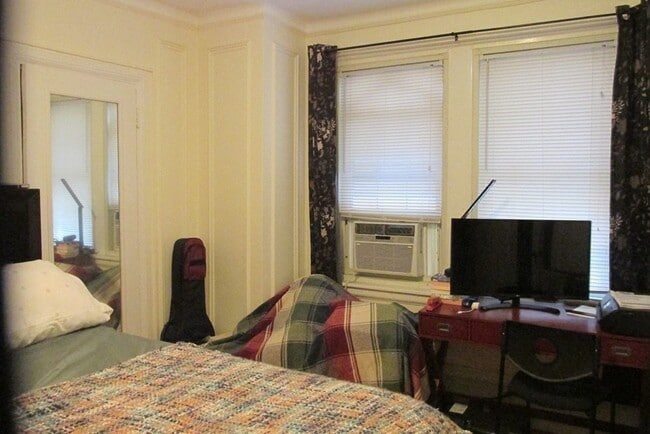 Building Photo - 1450 Beacon St