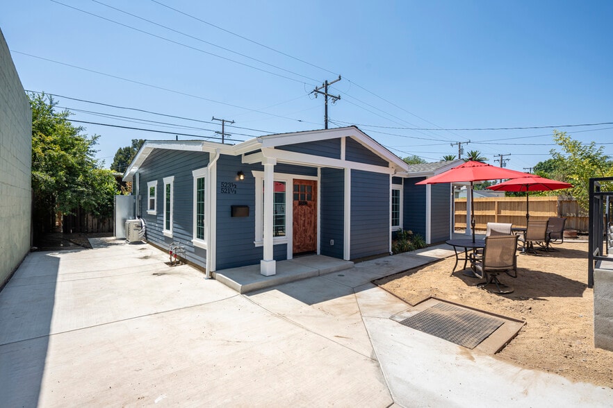 Private Porch and Patio area - 521 Mission St