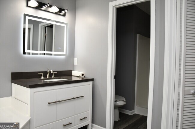 Building Photo - 5932 Homestead Cir