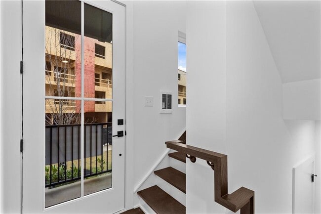 Building Photo - 201 New St