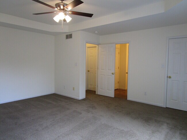 Building Photo - 5013 Roscoe Rdg