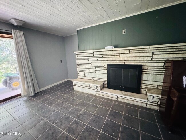 Building Photo - 5 Hemlock Cir