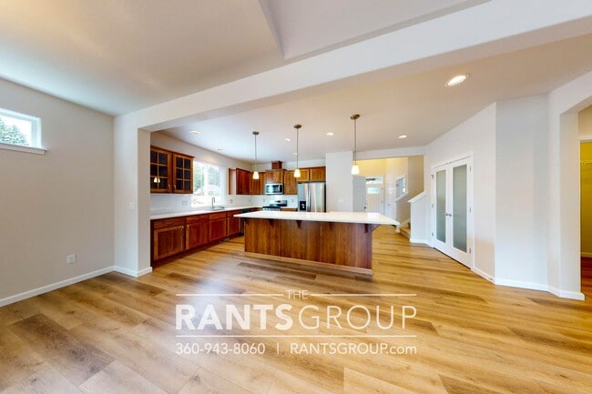 Building Photo - 3 Car Garage! Private Beach Access! Fantastic Location! I5 & shopping only 5 minutes away!