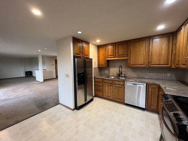 Building Photo - 180 Degree View of Bellingham Bay - Water/Sewer and Gas Included in Rent