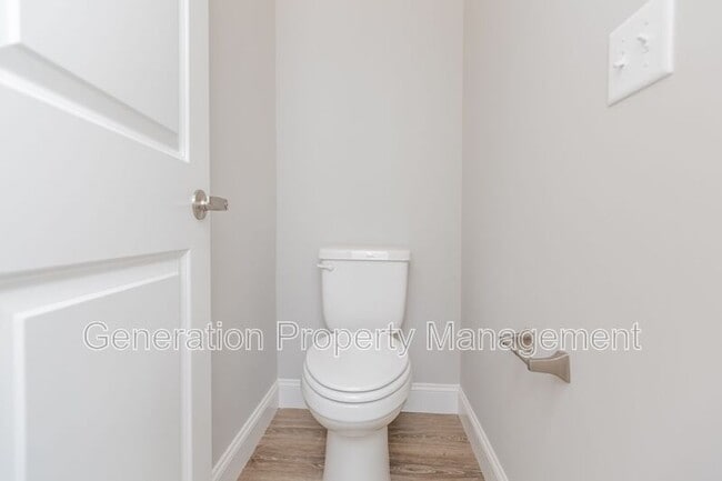 Building Photo - 590 Strong Ave