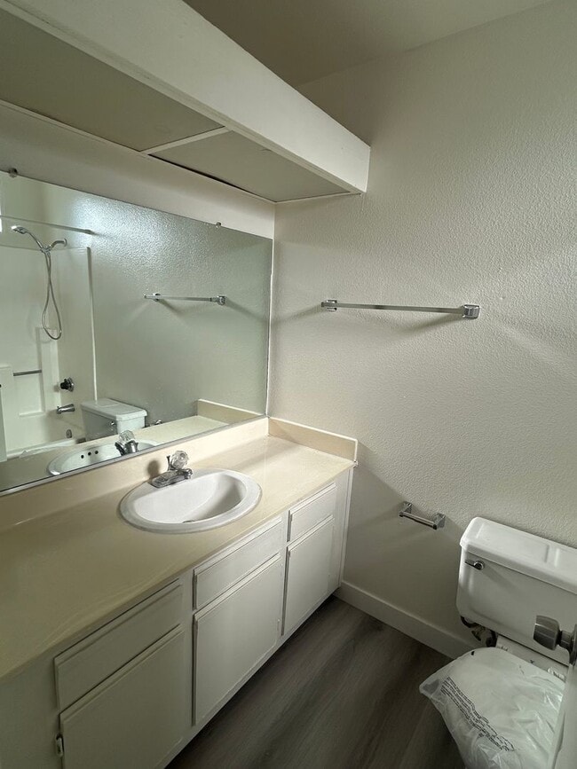 Building Photo - Spacious Double Master Suites Condo for Rent in Quiet Neighborhood in City of La Puente