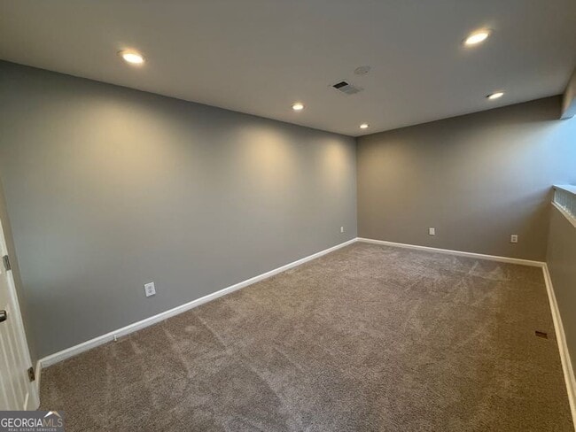 Building Photo - 133 McGill Park Ave NE