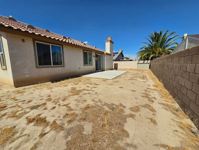 Building Photo - New Listing!