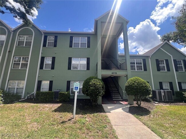 Primary Photo - 2031 Dixie Belle Dr