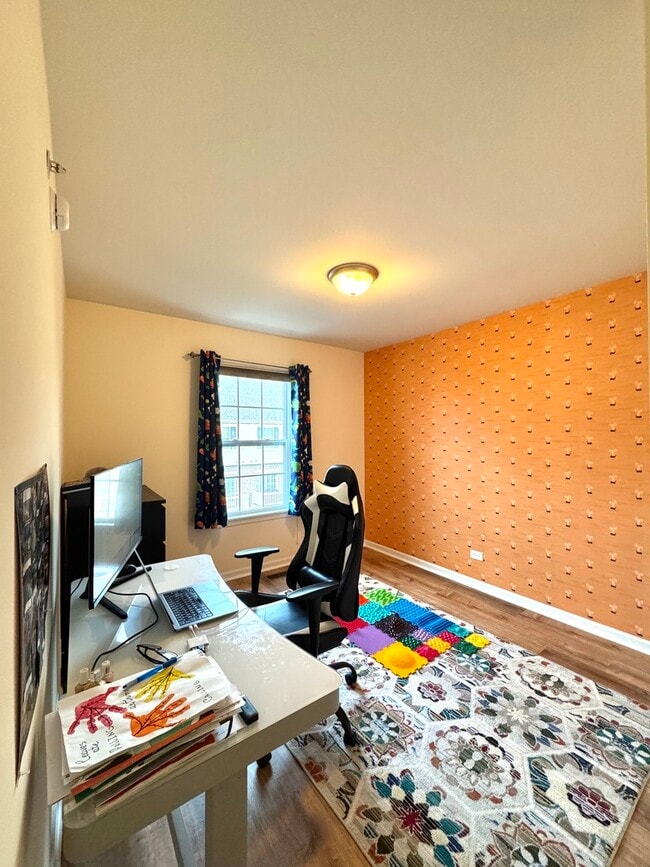 Building Photo - 17 E Willow Rd