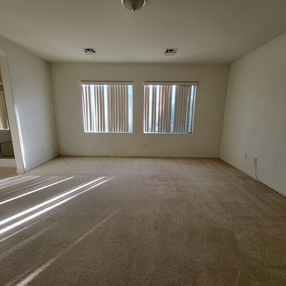 Building Photo - 211 Tayman Park Ave