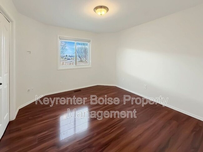 Building Photo - 2807 Mink Pl