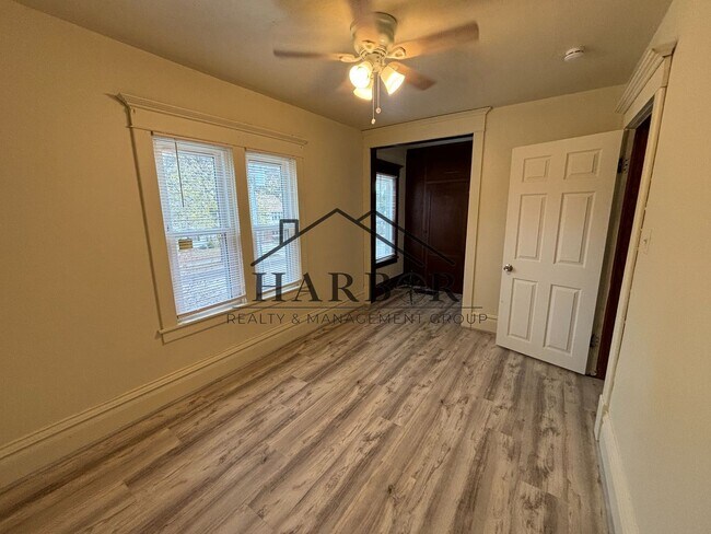 Building Photo - Bright & Spacious Upper-Level 1 Bedroom Du...