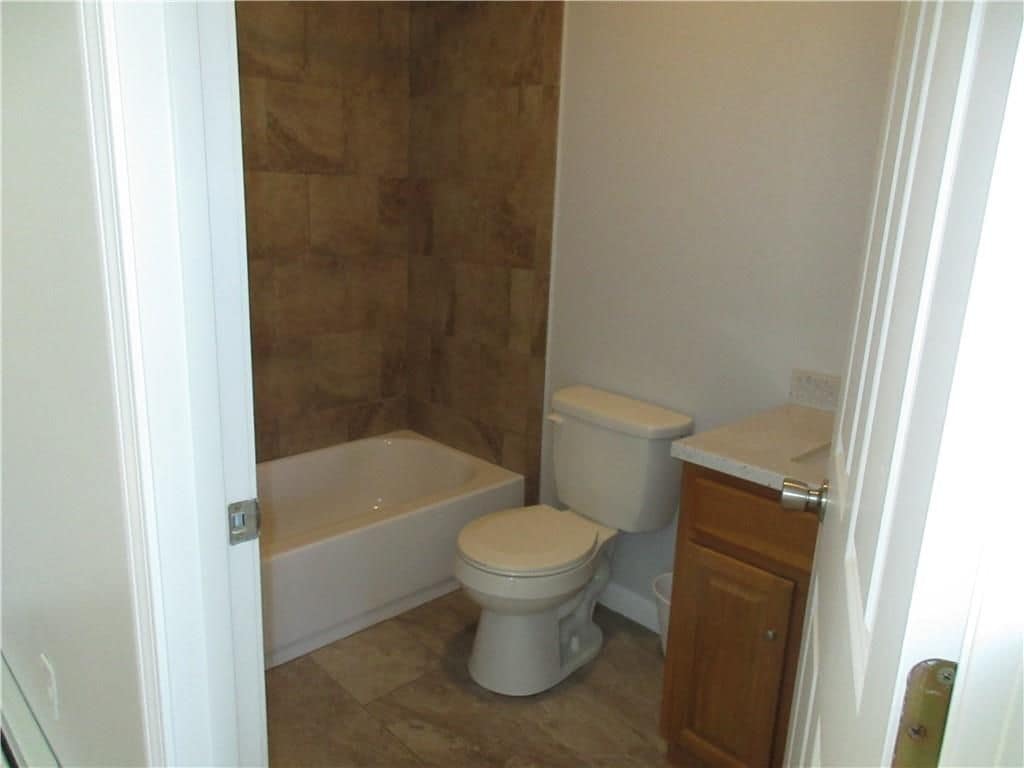 Building Photo - 379 E School St