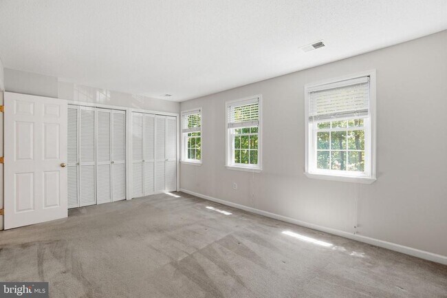 Building Photo - 2391 Hunters Square Ct
