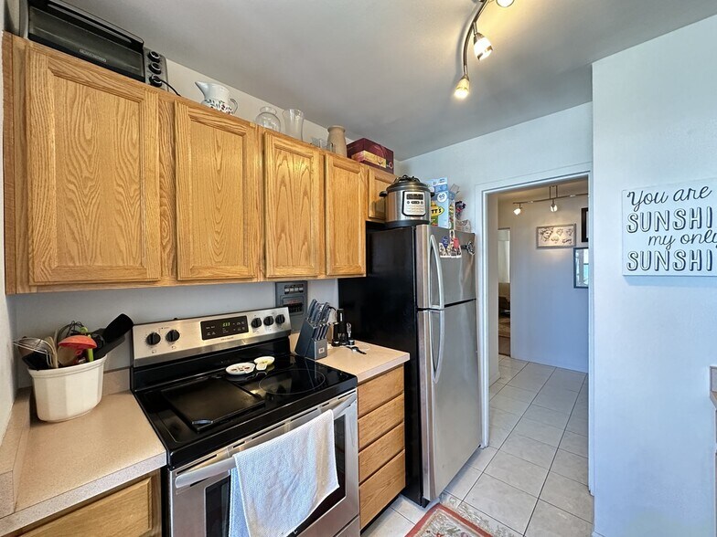 Building Photo - 546 W Hawthorne Pl